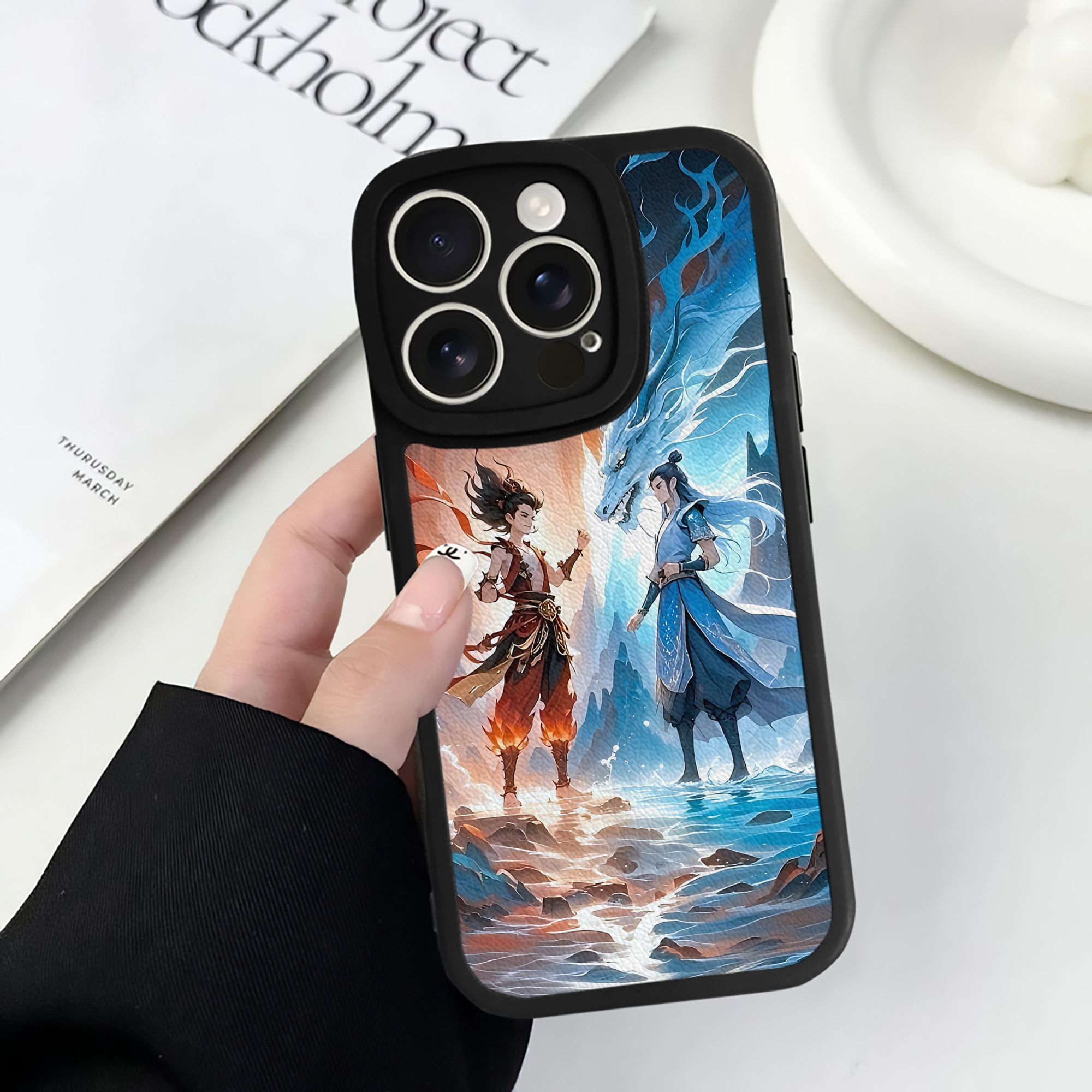 （画像用） Ne Zha 2 ナタ 魔童の大暴れ 【iPhone 16シリーズ対応】シリコンスマホケース（レザー調） 材質：シリコン